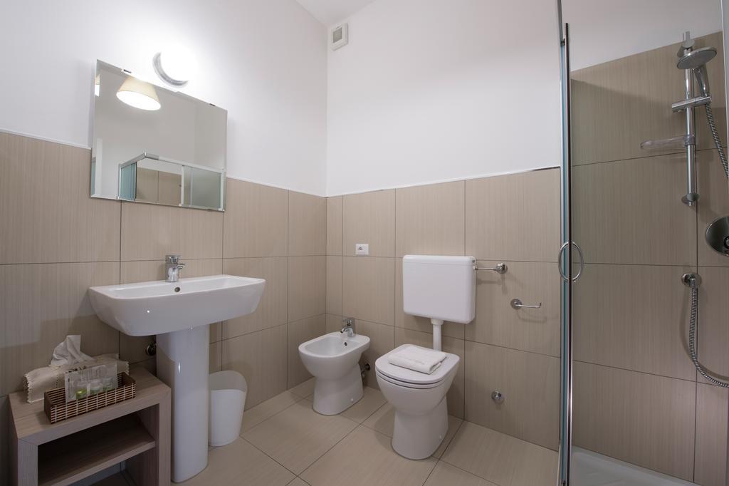 Tiffany Rooms Milan Bagian luar foto